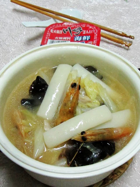 鲜美的家常火锅<a href=/shicai/mimian/NianGao/index.html target=_blank><u>年糕</u></a>