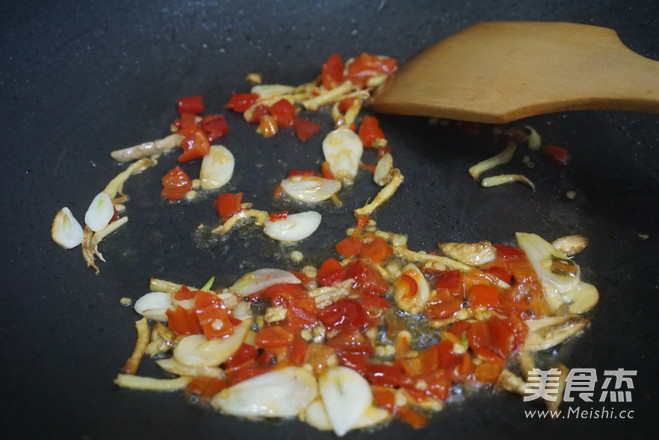 营养的时蔬炒鸭<a href=/shicai/rouqin/Xue/index.html target=_blank><u>血</u></a>的做法