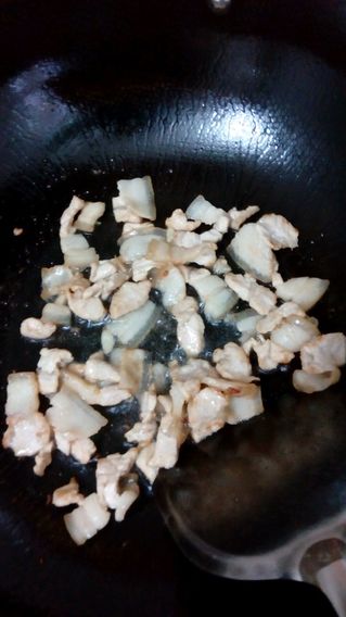 <a href=/shicai/rouqin/WuHuaRou/index.html target=_blank><u>五花肉</u></a>炒苦笋