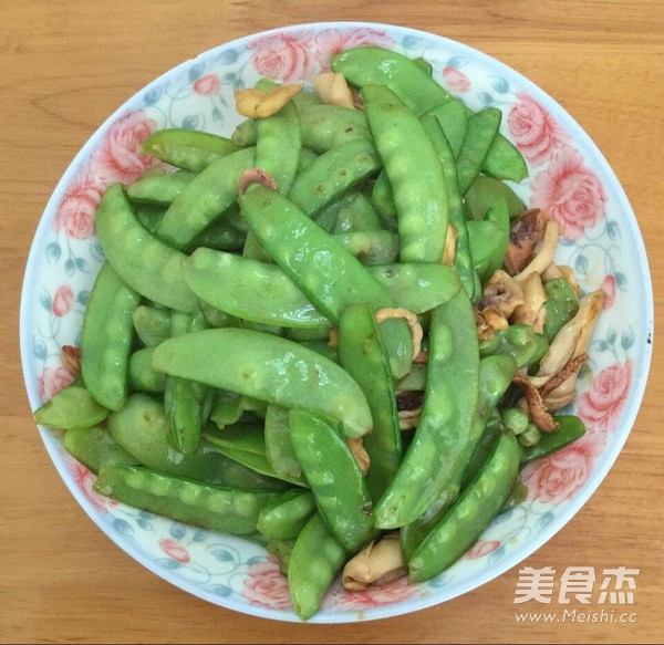 <a href=/shicai/shucai/HeLanDou/index.html target=_blank><u>荷兰豆</u></a>炒<a href=/shicai/shuichanpin/YouYu/index.html target=_blank><u>鱿鱼</u></a>的做法