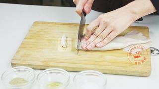 酥炸<a href=/shicai/shuichanpin/YouYu/index.html target=_blank><u>鱿鱼</u></a>圈