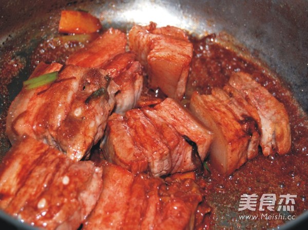 <a href=/shicai/shucai/GuiHua/index.html target=_blank><u>桂花</u></a>酱汁肉的做法