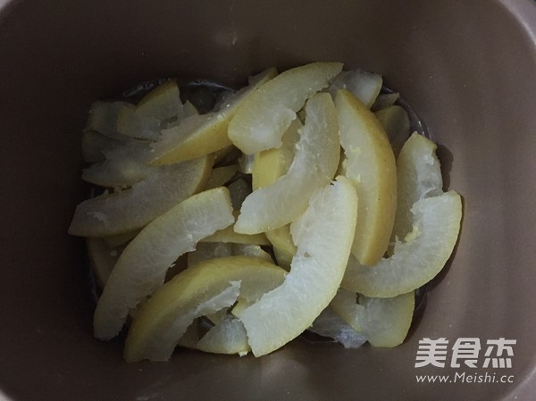 零食<a href=/shicai/guopin/YouZi/index.html target=_blank><u>柚子</u></a>皮的做法