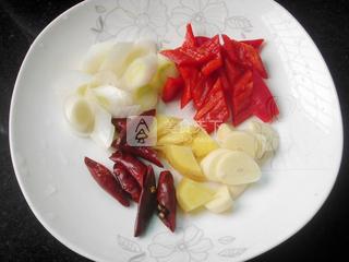 干煸<a href=/shicai/rouqin/LaRou/index.html target=_blank><u>腊肉</u></a><a href=/shicai/guopin/Xing/index.html target=_blank><u>杏</u></a>鲍菇