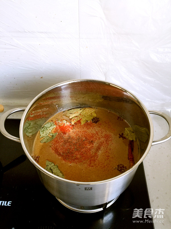 自制美味<a href=/shicai/rouqin/NiuRou/index.html target=_blank><u>牛肉</u></a>干的做法