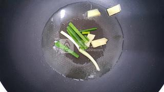 <a href=/shicai/mimian/YouMianJin/index.html target=_blank><u>油面筋</u></a>塞肉