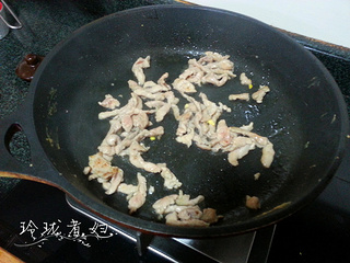  <a href=/shicai/shucai/JiuHuang/index.html target=_blank><u>韭黄</u></a>肉丝炒<a href=/shicai/rouqin/JiDan/index.html target=_blank><u>鸡蛋</u></a>