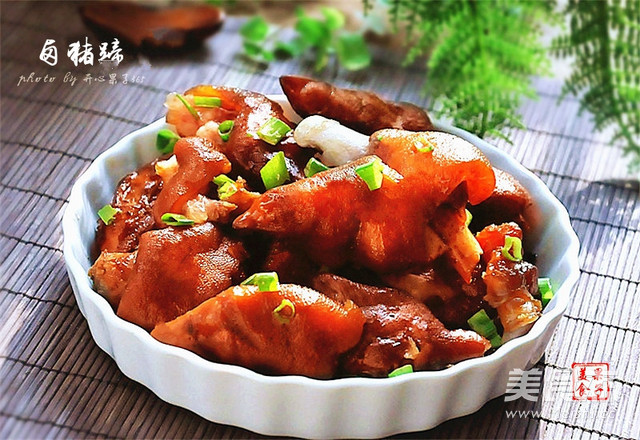 电压力锅版卤<a href=/shicai/rouqin/ZhuTi/index.html target=_blank><u>猪蹄</u></a>的做法