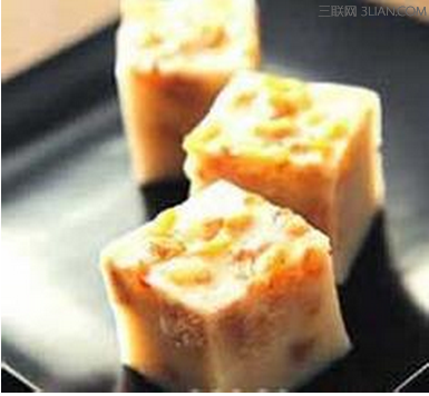 广式腊味<a href=/shicai/shucai/XiangYu/index.html target=_blank><u>香芋</u></a>糕