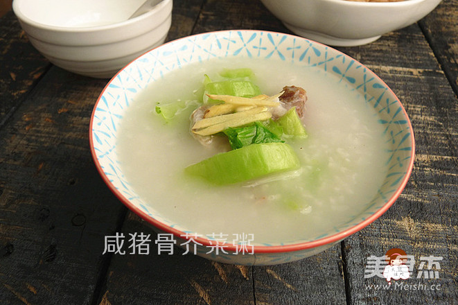 咸猪骨<a href=/shicai/shucai/JieCai/index.html target=_blank><u>芥菜</u></a>粥的做法