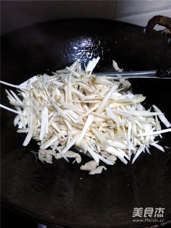 <a href=/shicai/guopin/Xing/index.html target=_blank><u>杏</u></a>鲍菇肉丝的做法