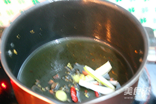 蒜蓉<a href=/shicai/mimian/FenSi/index.html target=_blank><u>粉丝</u></a><a href=/shicai/shucai/WaWaCai/index.html target=_blank><u>娃娃菜</u></a>的做法