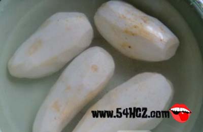 剁椒蒸<a href=/shicai/shucai/YuTou/index.html target=_blank><u>芋头</u></a>1