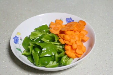 <a href=/shicai/shucai/QingJiao/index.html target=_blank><u>青椒</u></a>炒<a href=/shicai/rouqin/ZhuGan/index.html target=_blank><u>猪肝</u></a>步骤2