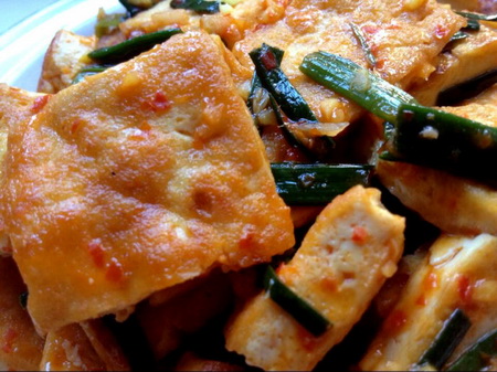 火麻油炒<a href=/shicai/mimian/DouFu/index.html target=_blank><u>豆腐</u></a>