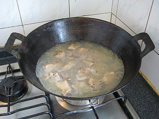 <a href=/shicai/rouqin/YaTui/index.html target=_blank><u>鸭腿</u></a>炖<a href=/shicai/shucai/ChunSun/index.html target=_blank><u>春笋</u></a>