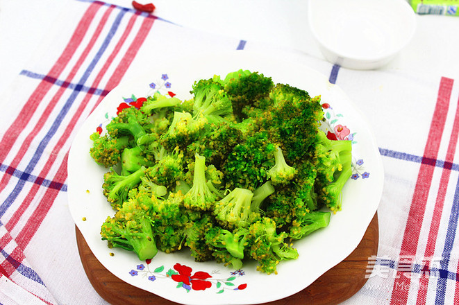 #六月鲜#<a href=/shicai/shucai/XiLanHua/index.html target=_blank><u>西兰花</u></a>炒虾仁的做法