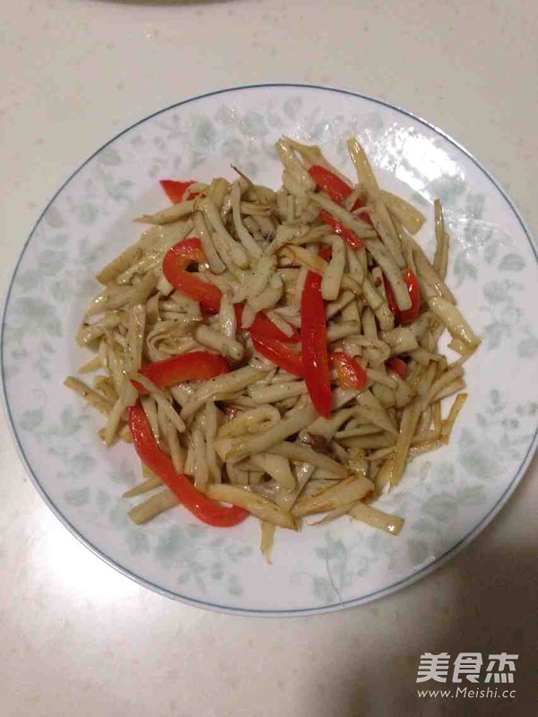 干煸<a href=/shicai/guopin/Xing/index.html target=_blank><u>杏</u></a>鲍菇的做法