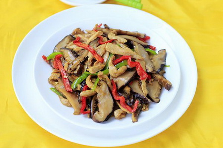 <a href=/shicai/shucai/XiangGu/index.html target=_blank><u>香菇</u></a>炒<a href=/shicai/rouqin/ZhengJi/index.html target=_blank><u>鸡肉</u></a>