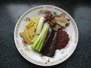 <a href=/shicai/rouqin/YaTui/index.html target=_blank><u>鸭腿</u></a>炖<a href=/shicai/shucai/ChunSun/index.html target=_blank><u>春笋</u></a>