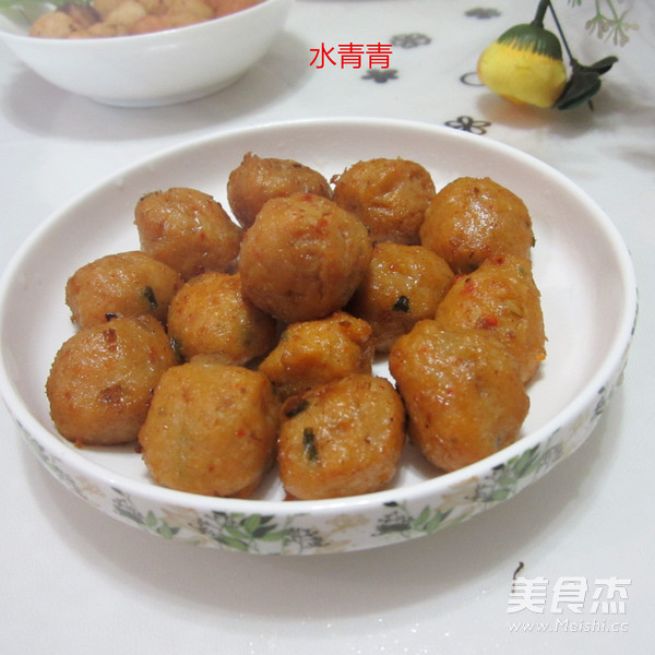 炸<a href=/shicai/shucai/HuLuoBo/index.html target=_blank><u>胡<a href=/shicai/shucai/LuoBo/index.html target=_blank><u>萝卜</u></a></u></a><a href=/shicai/rouqin/ZhuRou/index.html target=_blank><u>猪肉</u></a>丸子的做法