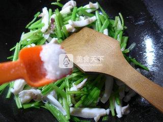 <a href=/shicai/shucai/QinCai/index.html target=_blank><u>芹菜</u></a>炒乌贼