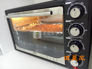 烤<a href=/shicai/guopin/HuaSheng/index.html target=_blank><u>花生</u></a>