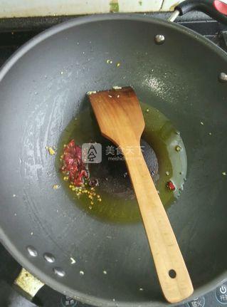 <a href=/shicai/shucai/QiuKui/index.html target=_blank><u>秋葵</u></a>炒<a href=/shicai/rouqin/JiDan/index.html target=_blank><u>鸡蛋</u></a>