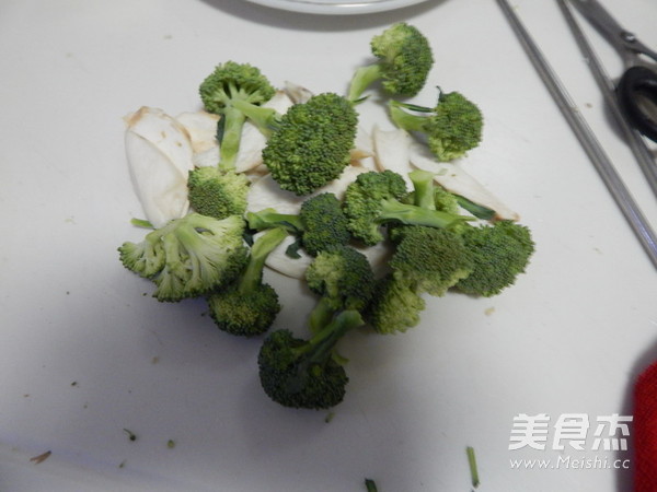 蚝油<a href=/shicai/guopin/Xing/index.html target=_blank><u>杏</u></a>鲍菇的做法