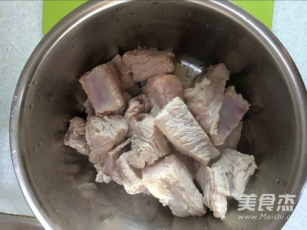 炖<a href=/shicai/rouqin/PaiGu/index.html target=_blank><u>排骨</u></a>的做法