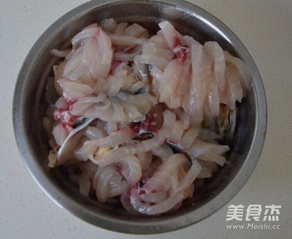 <a href=/shicai/shucai/JuHua/index.html target=_blank><u>菊花</u></a>鱼的做法