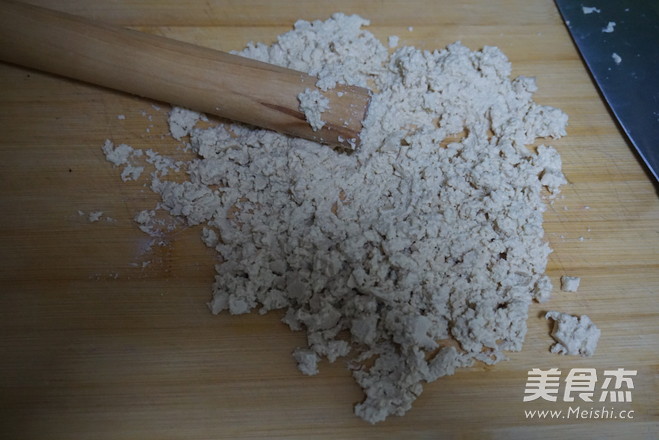 <a href=zt/hsszt target=_blank><u>红烧狮子头</u></a>的做法