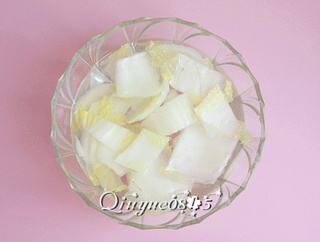 辣<a href=/shicai/shucai/BaiCai/index.html target=_blank><u>白菜</u></a>拌纳豆