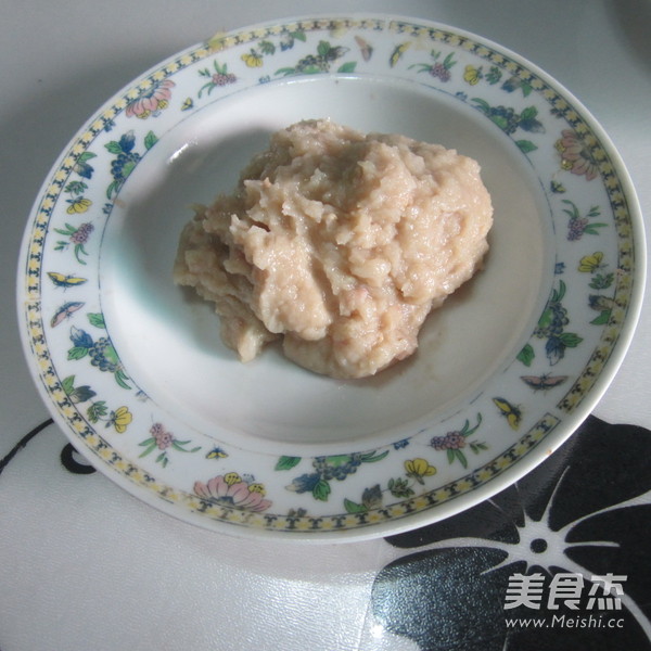 油炸鱼肉<a href=/shicai/shucai/WoSun/index.html target=_blank><u>莴笋</u></a>丸子的做法