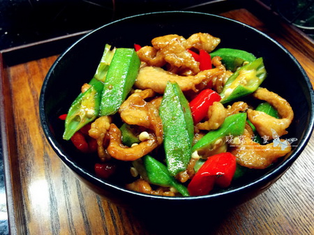 <a href=/shicai/shucai/QiuKui/index.html target=_blank><u>秋葵</u></a>红椒炒猪颈肉