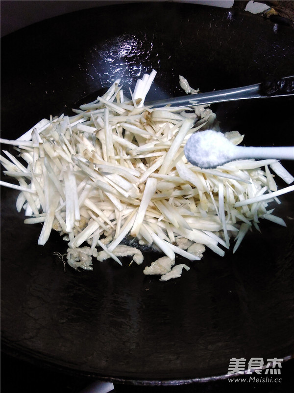 <a href=/shicai/guopin/Xing/index.html target=_blank><u>杏</u></a>鲍菇肉丝的做法