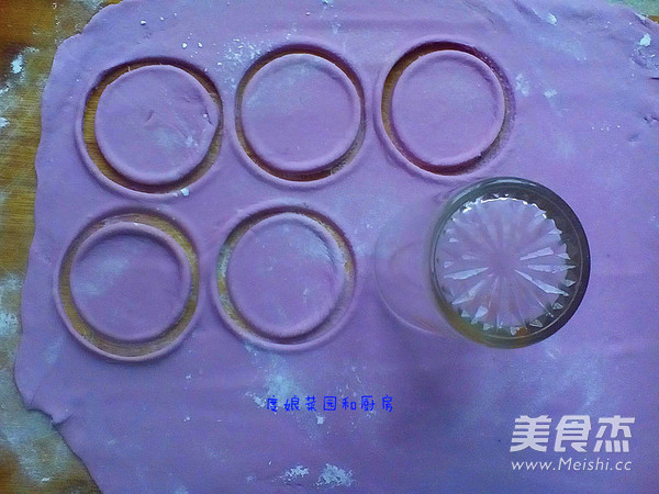 <a href=/shicai/shucai/ZiShu/index.html target=_blank><u>紫薯</u></a>蒸饺的做法