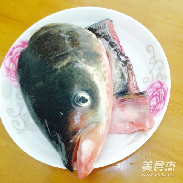 川弓天麻炖<a href=/shicai/shuichanpin/YuYuTou/index.html target=_blank><u>鱼头</u></a>的做法