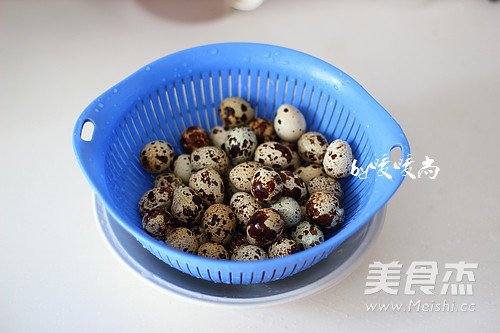 五香<a href=/shicai/rouqin/AnChunDan/index.html target=_blank><u><a href=/shicai/rouqin/AnChun/index.html target=_blank><u>鹌鹑</u></a>蛋</u></a>的做法