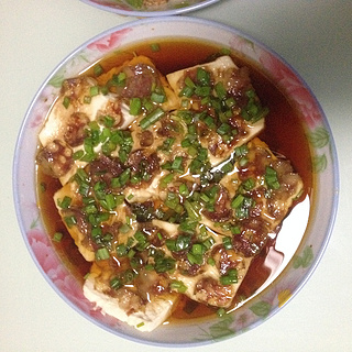 <a href=/shicai/rouqin/XiangChang/index.html target=_blank><u>香肠</u></a>蒸<a href=/shicai/mimian/DouFu/index.html target=_blank><u>豆腐</u></a>