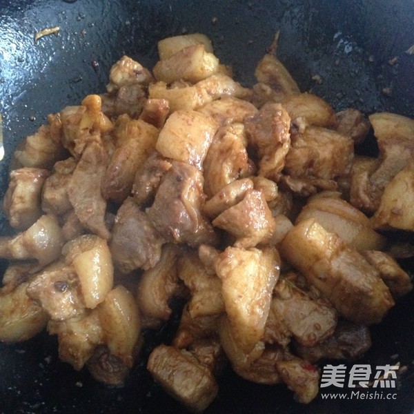 <a href=/shicai/mimian/DouFu/index.html target=_blank><u>豆腐</u></a>乳炖<a href=/shicai/rouqin/ZhuJiao/index.html target=_blank><u>猪脚</u></a>的做法