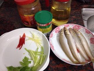 豆酱煮沙尖鱼