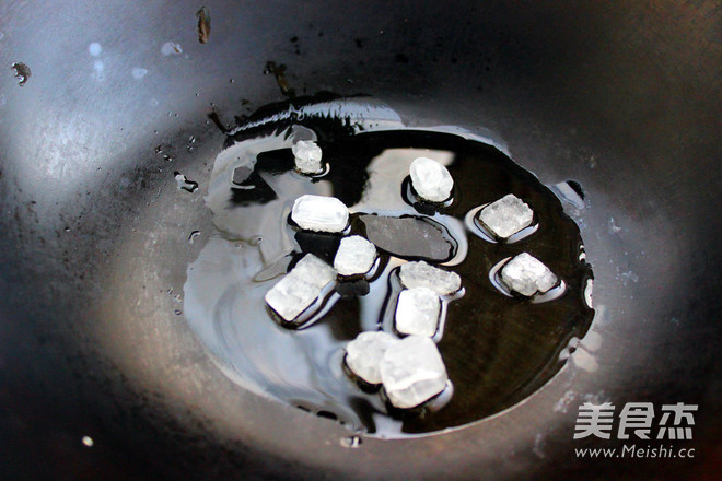 <a href=zt/hsszt target=_blank><u>红烧狮子头</u></a>的做法