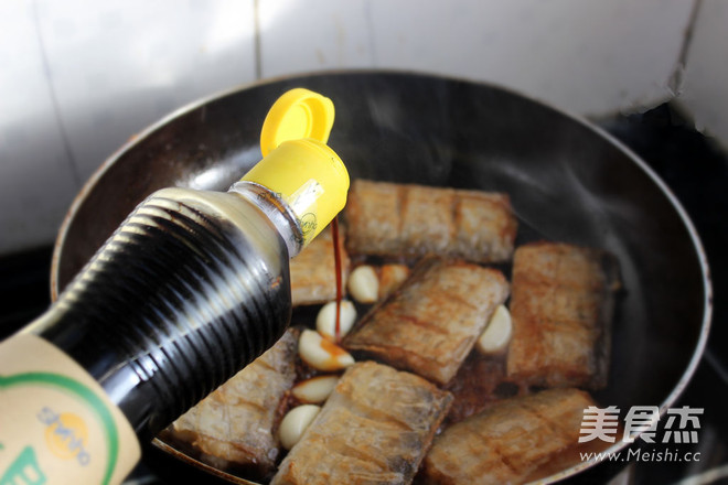 糖<a href=/shicai/diaoweipin/Cu/index.html target=_blank><u>醋</u></a><a href=/shicai/shuichanpin/DaiYu/index.html target=_blank><u>带鱼</u></a>的做法