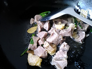 <a href=/shicai/shucai/HuLuoBo/index.html target=_blank><u>胡<a href=/shicai/shucai/LuoBo/index.html target=_blank><u>萝卜</u></a></u></a>烧<a href=/shicai/rouqin/NiuRou/index.html target=_blank><u>牛肉</u></a>