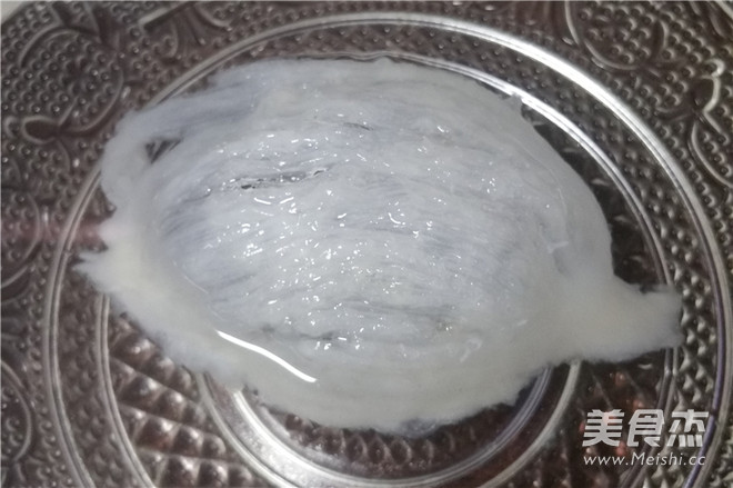 <a href=/shicai/mimian/NiuNai/index.html target=_blank><u>牛奶</u></a>冰糖炖<a href=/shicai/yaoshi/YaWo/index.html target=_blank><u>燕窝</u></a>的做法