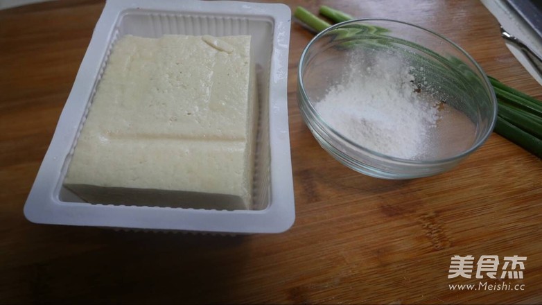 <a href=/shicai/mimian/DouFu/index.html target=_blank><u>豆腐</u></a>塞肉的做法