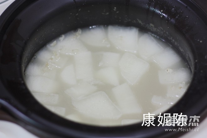 <a href=/shicai/mimian/CaoMi/index.html target=_blank><u>糙米</u></a>粥火锅的做法