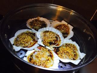 蒜蓉<a href=/shicai/shuichanpin/ShanBei/index.html target=_blank><u>扇贝</u></a>