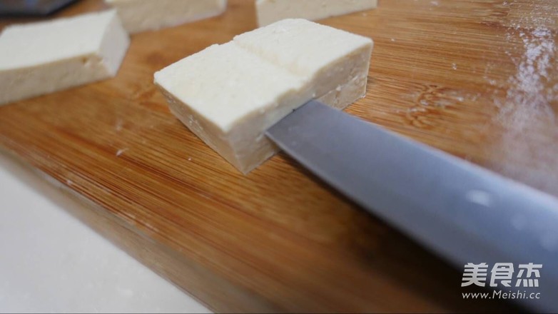 <a href=/shicai/mimian/DouFu/index.html target=_blank><u>豆腐</u></a>塞肉的做法